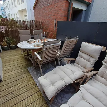 Lachmoewe-by-deju Norderney